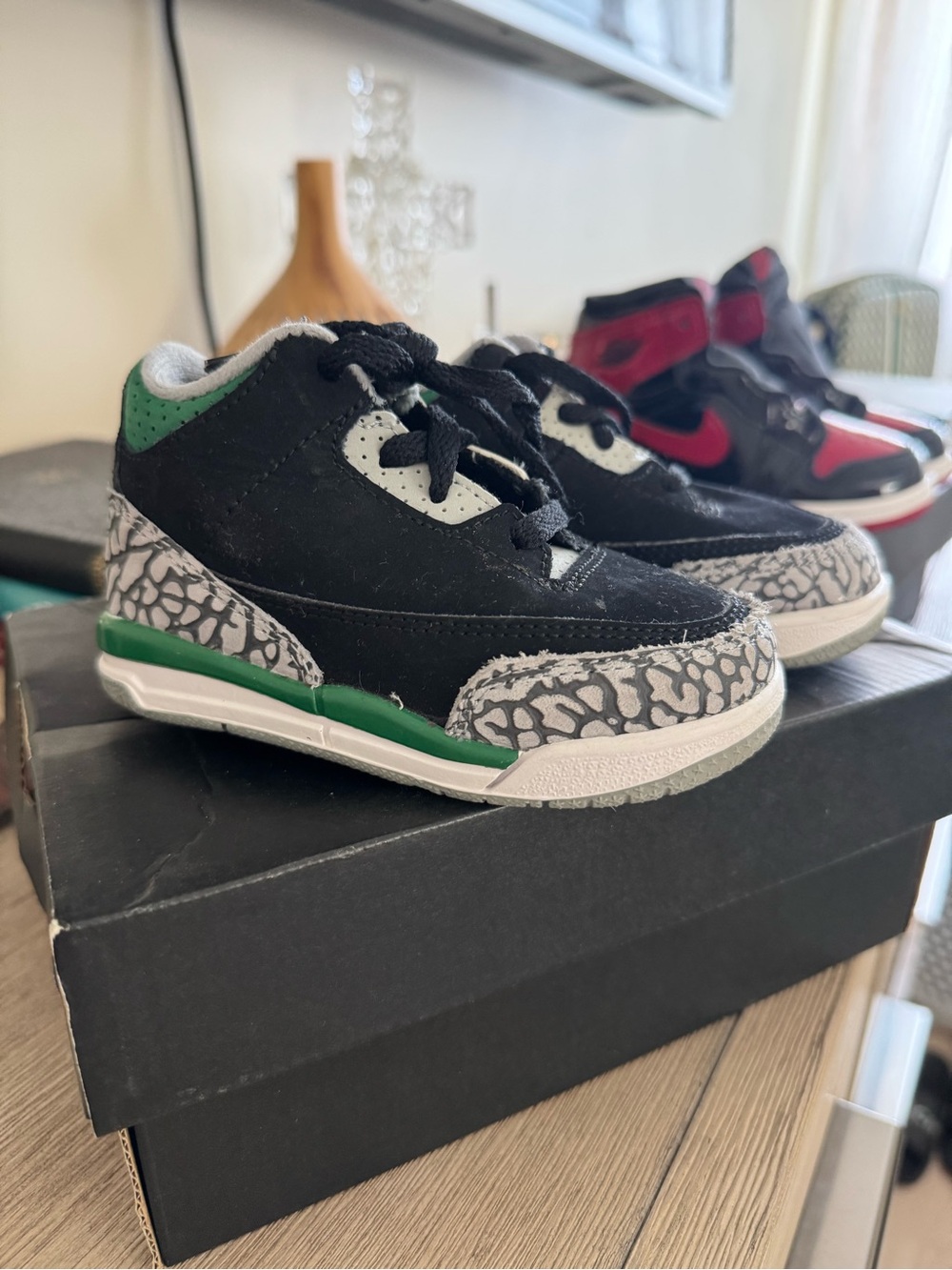 Nike Kids Black & Green Elephant Print Sneakers